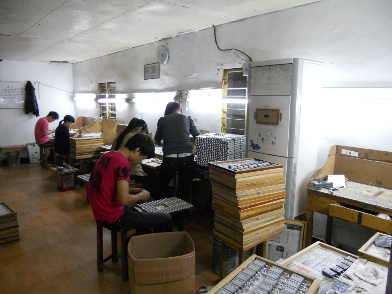 Padlock Body Inspection and Tray Sorting